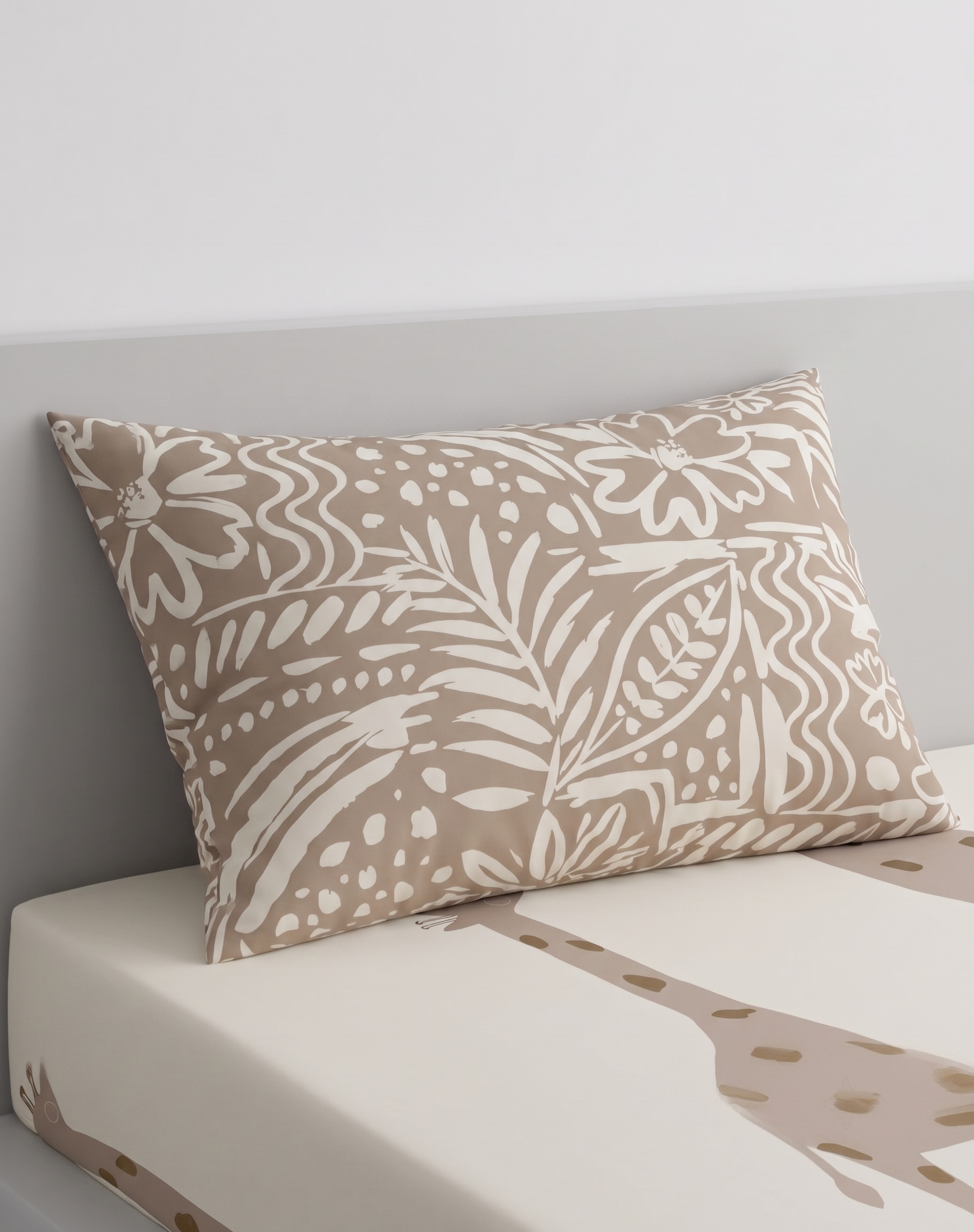 White Giraffe Themed kids Cotton Bed Sheet